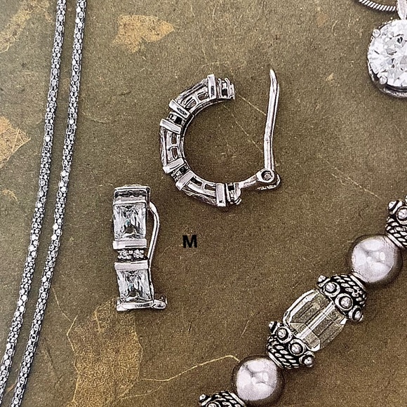 Silpada C1956 RARE Cubic Zirconia Omega Clip on Sterling Silver Earrings - Picture 4 of 16